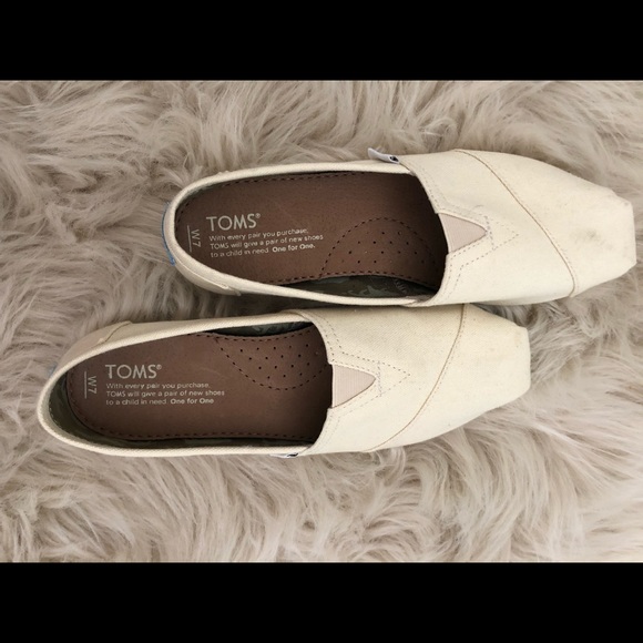 cream colored toms